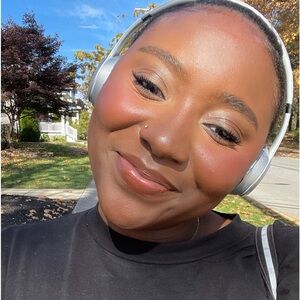 Meet your Posher, Aissata!